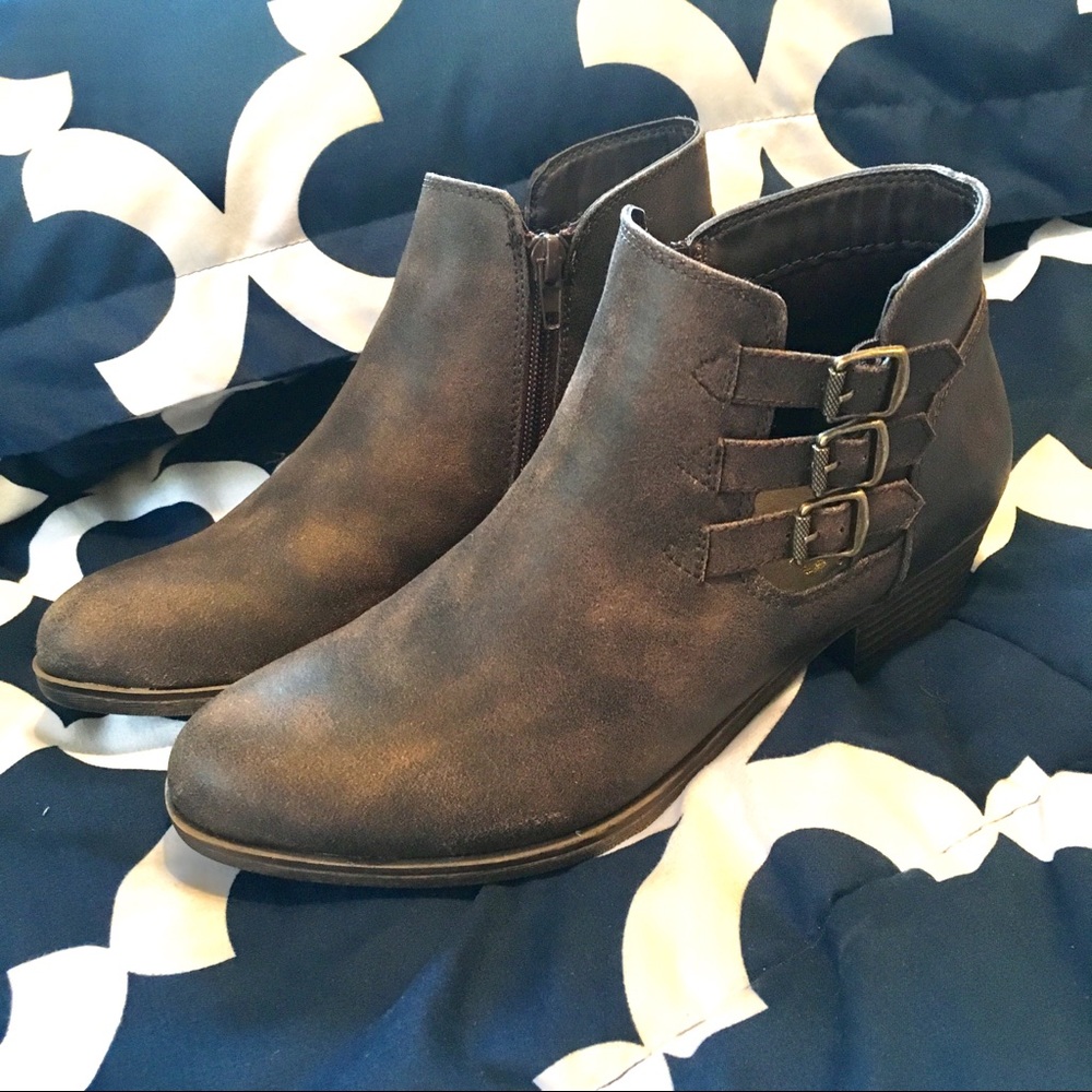 LIKE NEW Ankle booties